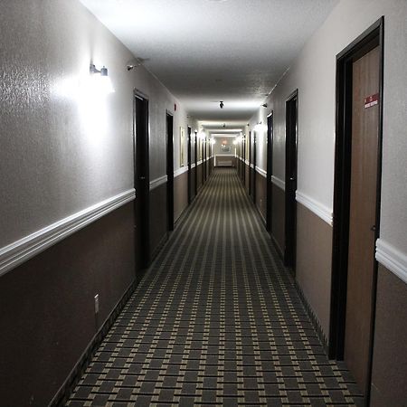Coratel Inn And Suites เมเปิลโกรฟ ภายนอก รูปภาพ