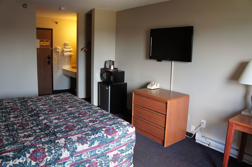 Coratel Inn And Suites เมเปิลโกรฟ ภายนอก รูปภาพ
