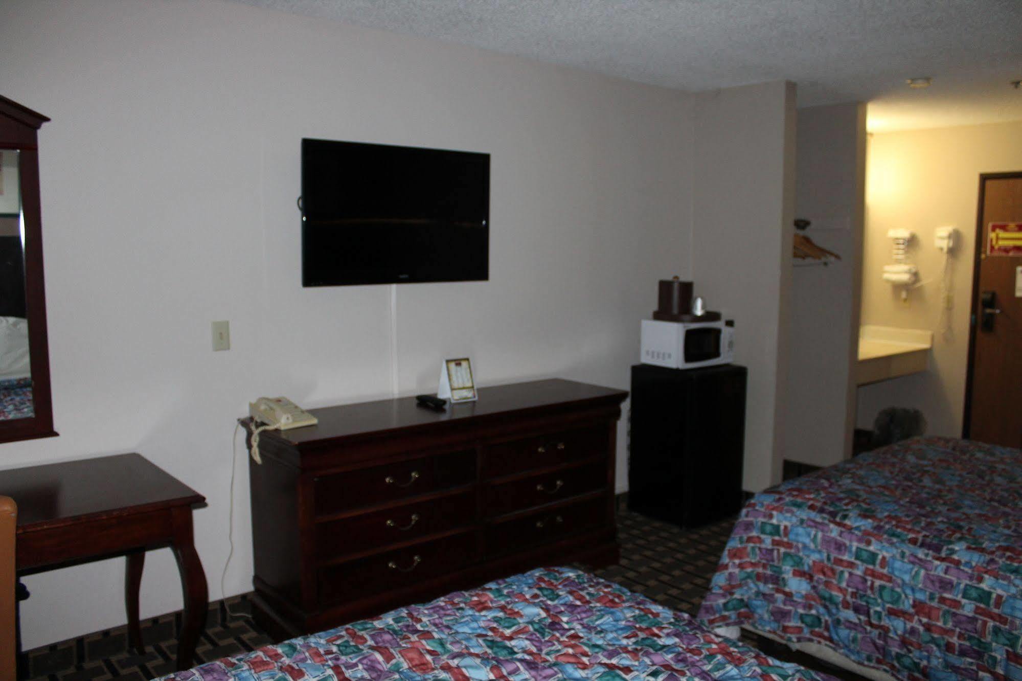Coratel Inn And Suites เมเปิลโกรฟ ภายนอก รูปภาพ