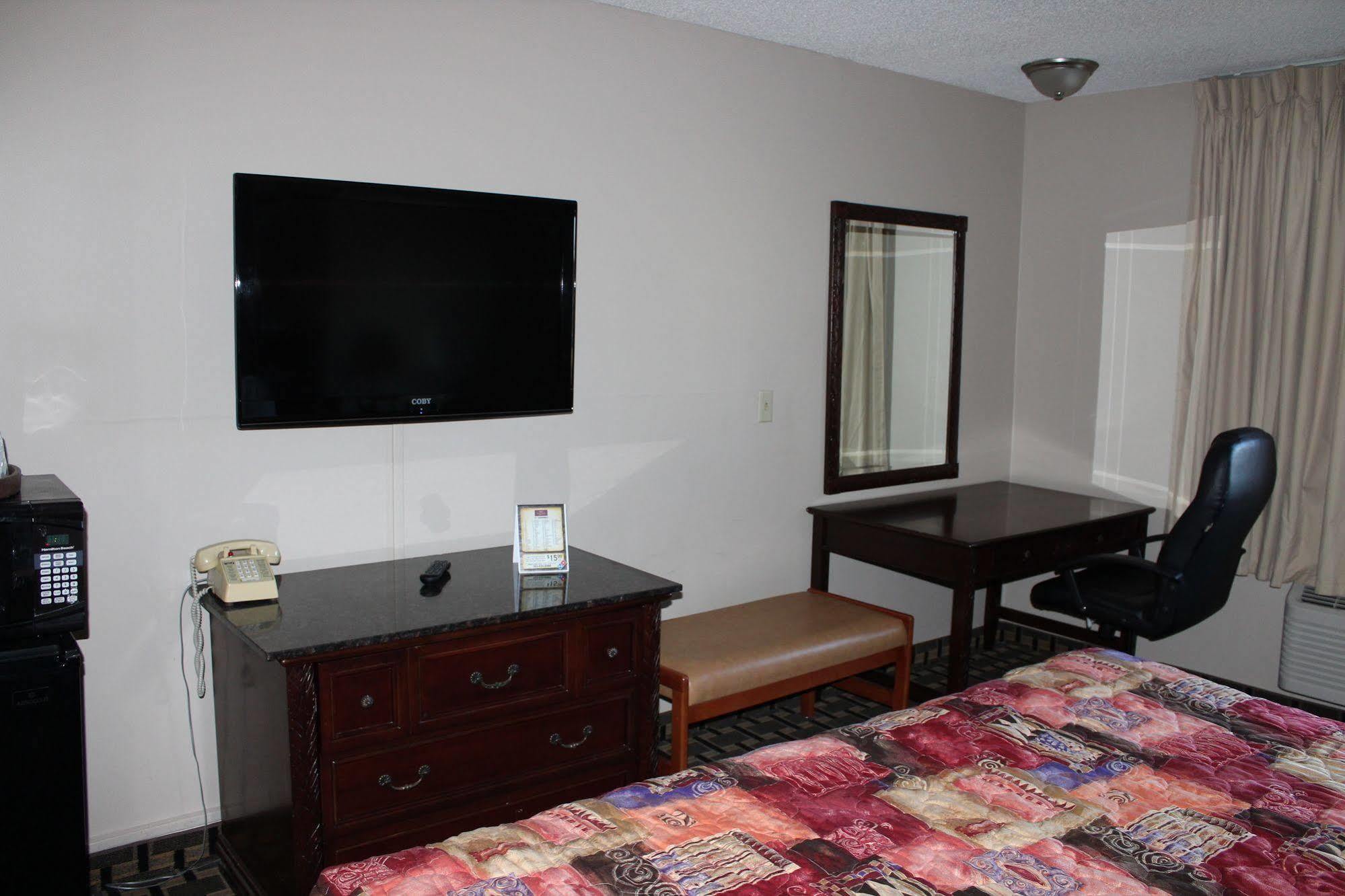 Coratel Inn And Suites เมเปิลโกรฟ ภายนอก รูปภาพ