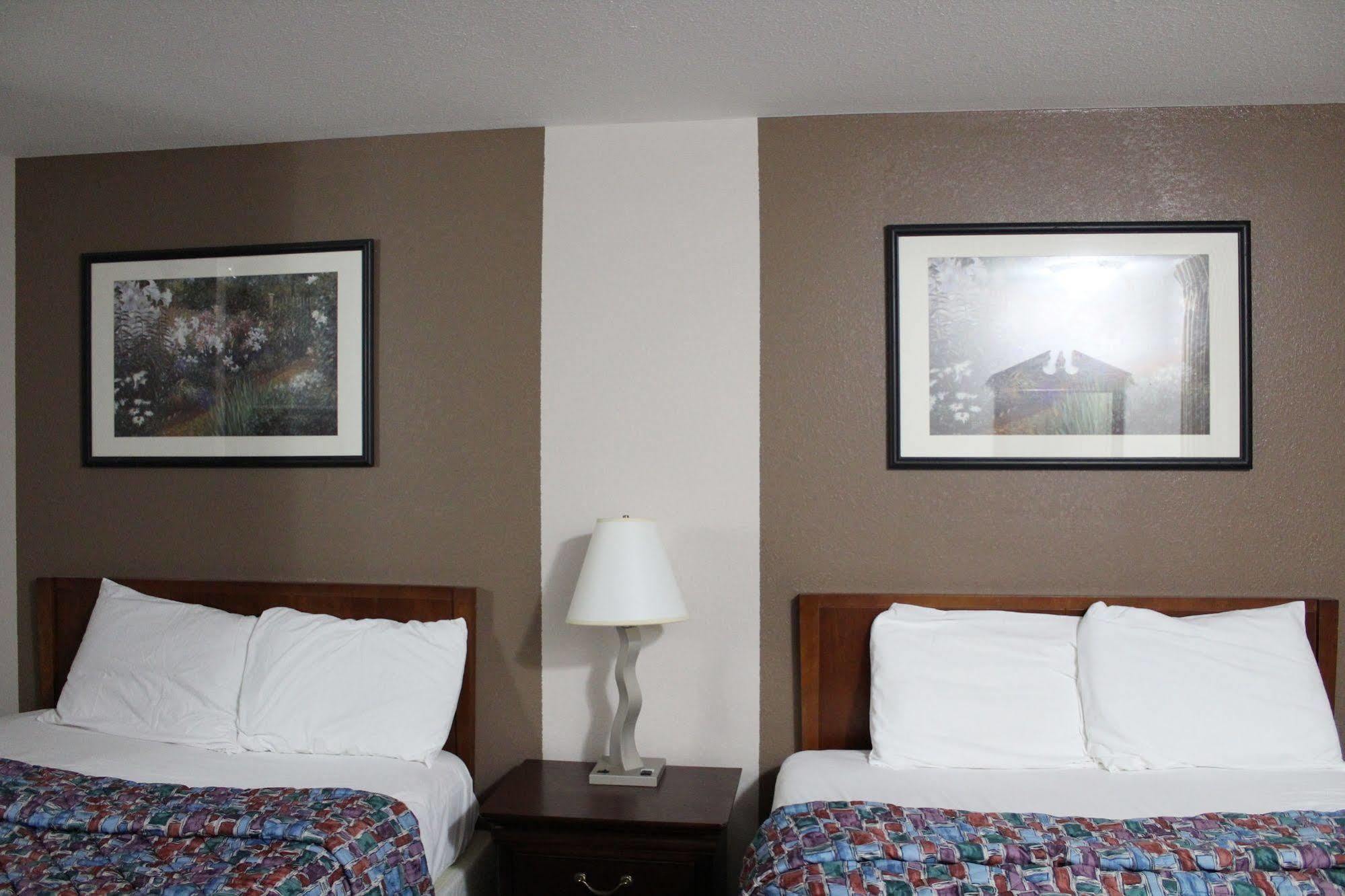 Coratel Inn And Suites เมเปิลโกรฟ ภายนอก รูปภาพ