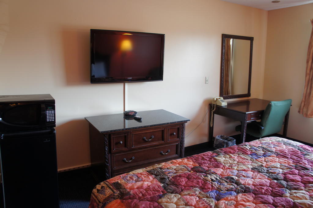 Coratel Inn And Suites เมเปิลโกรฟ ภายนอก รูปภาพ