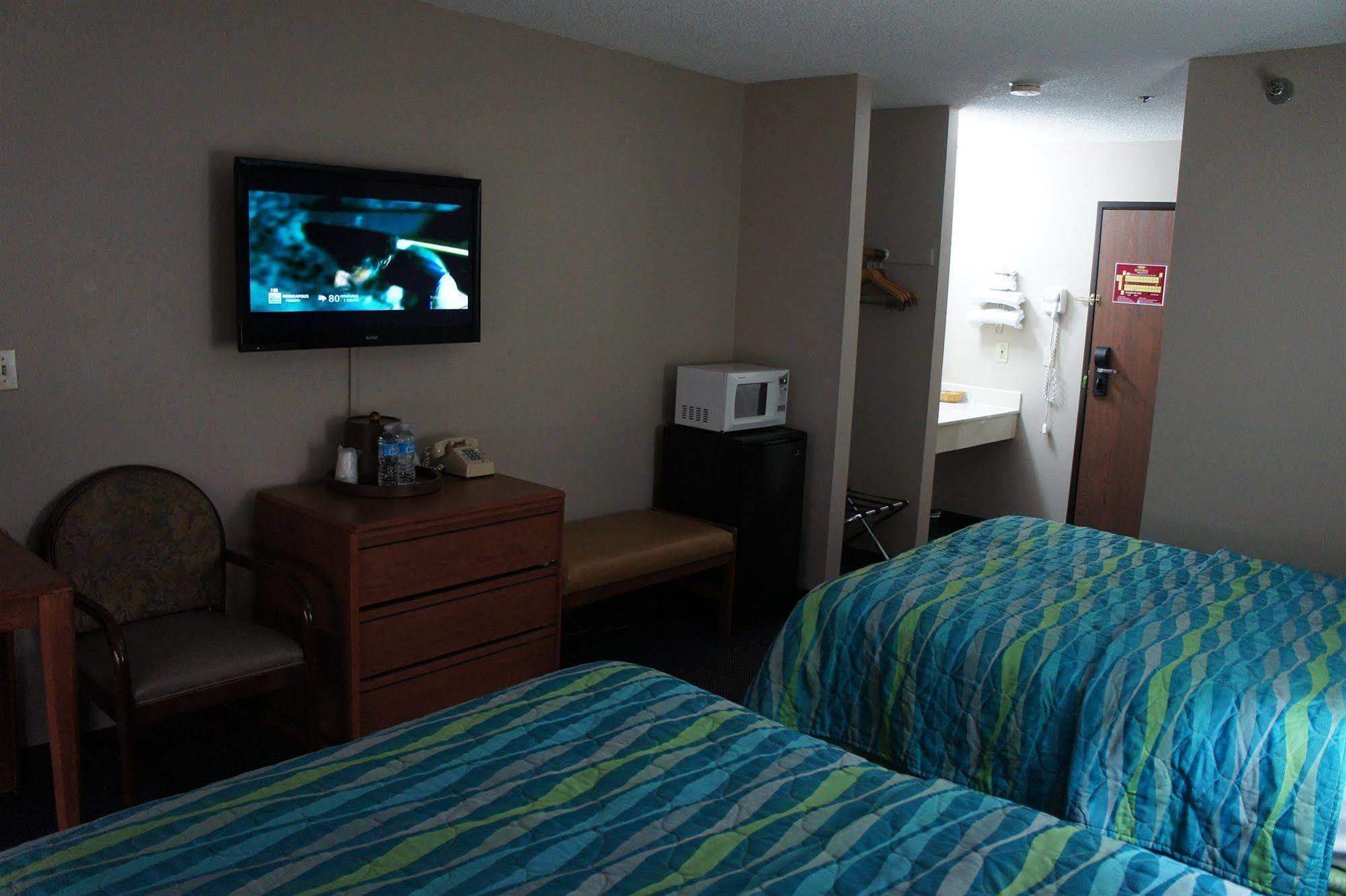 Coratel Inn And Suites เมเปิลโกรฟ ภายนอก รูปภาพ